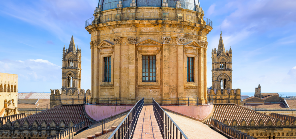 Cattedrale cupola tetti guglie arabo normanno