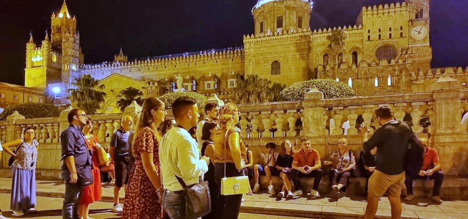 curtigghiara by night palermo cattedrale persone