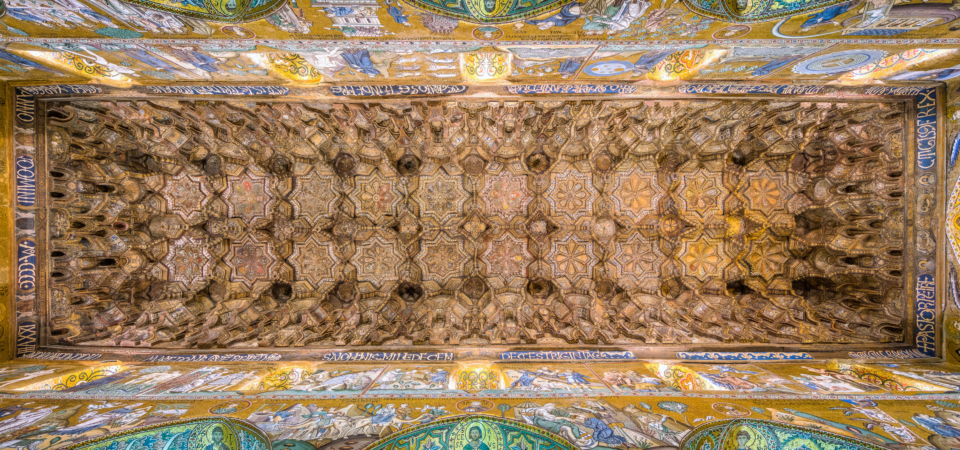 Cappella Palatina tetto palermo mucarnas palazzo reale arabi normanni